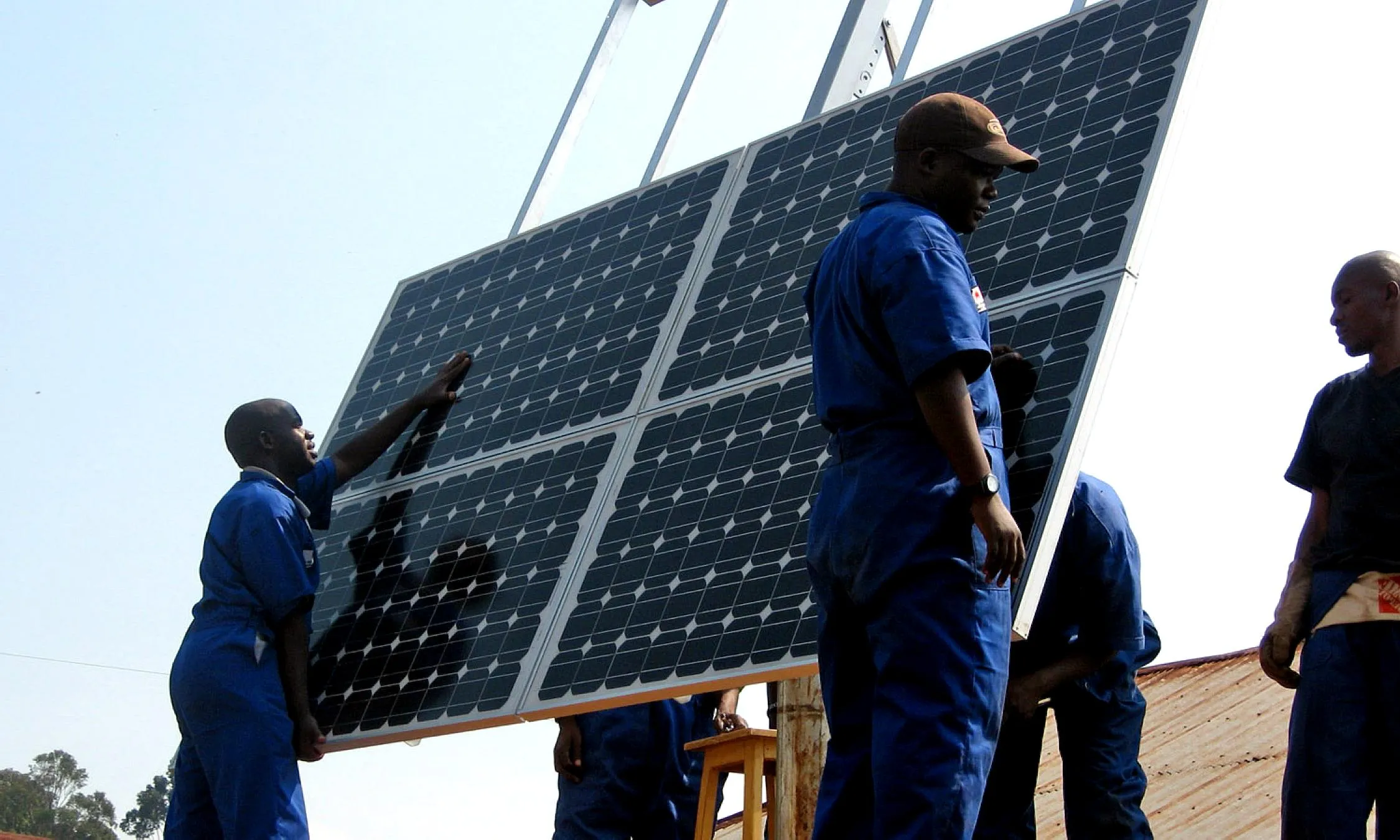 Revolusi Cahaya: Afrika Pimpin Pertumbuhan Energi Surya Global dengan Proyeksi Kapasitas Ganda di 2028