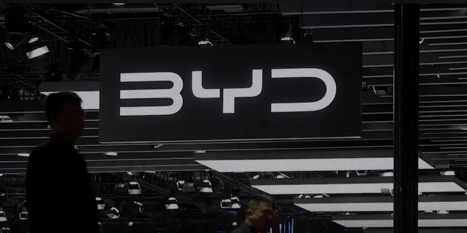 Koreksi Pasar EV Tiongkok: Mengapa Saham BYD Terkoreksi Meski Melampaui Tesla?