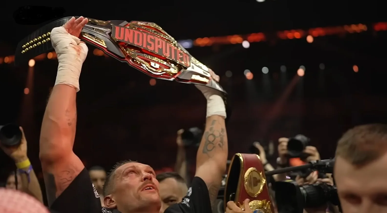 Duel Lintas Disiplin di Giza: Oleksandr Usyk Pertaruhkan Sabuk Heavyweight Melawan Rico Verhoeven