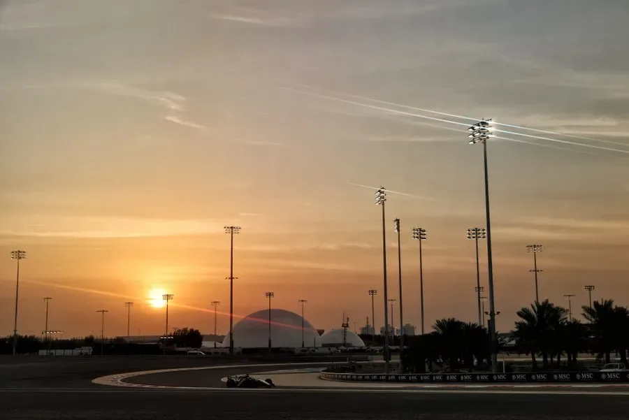 Batal Total: Pirelli Hentikan Tes Bahrain Saat Tim F1 Berebut Slot Penerbangan ke Melbourne