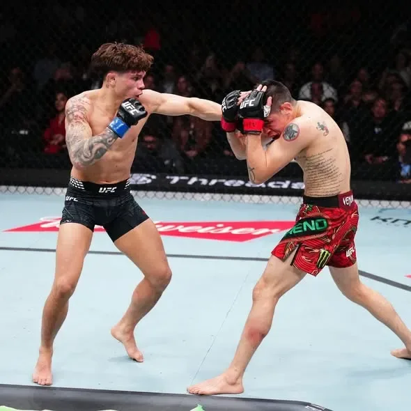 Tragedi di Mexico City: Debutan Loneer Kavanagh Bungkam Brandon Moreno dalam Kejutan Terbesar 2026