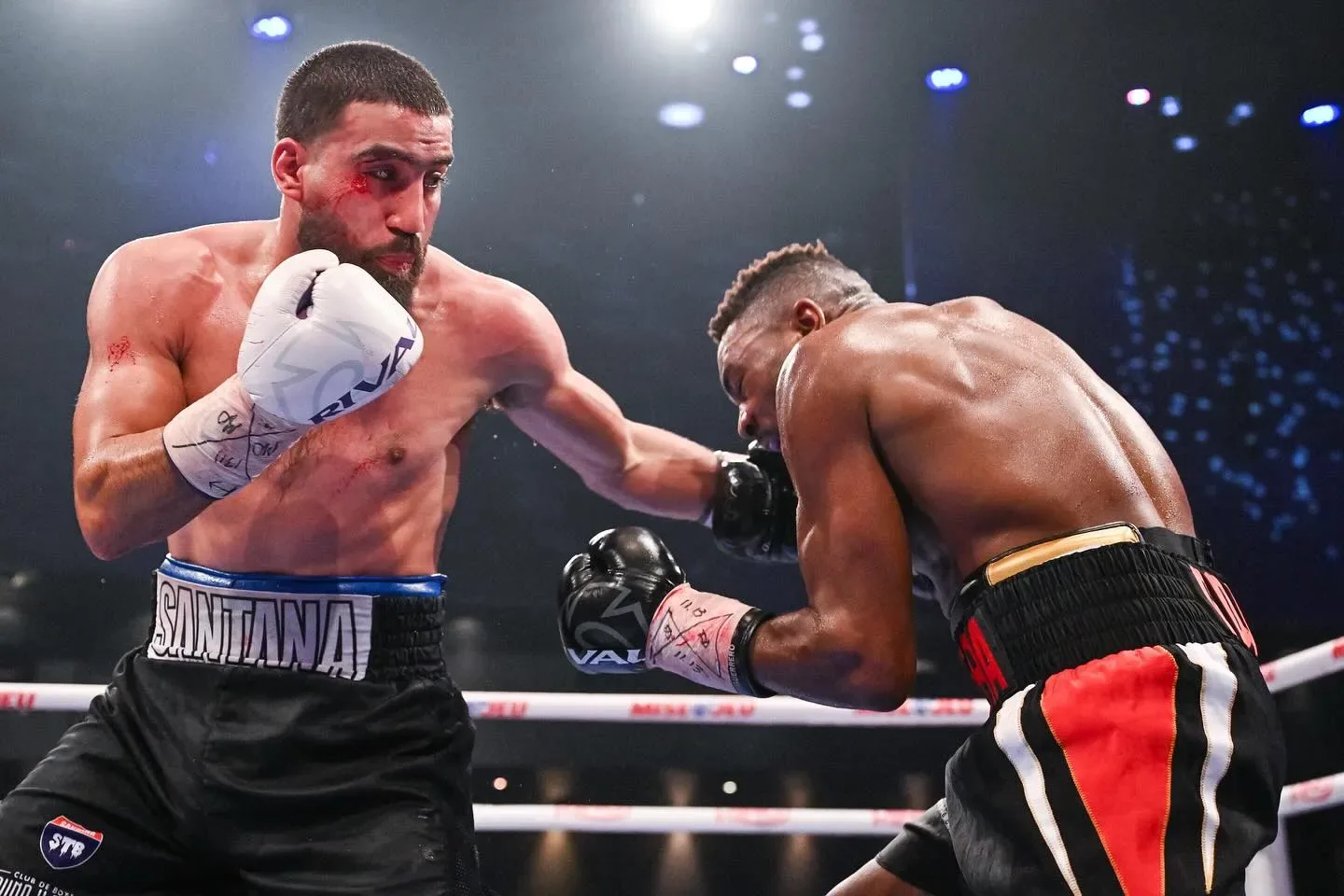 Dominasi Mutlak! Jai Opetaia Hancurkan Brandon Glanton dan Resmi Amankan Gelar Zuffa Cruiserweight Pertama di Las Vegas!