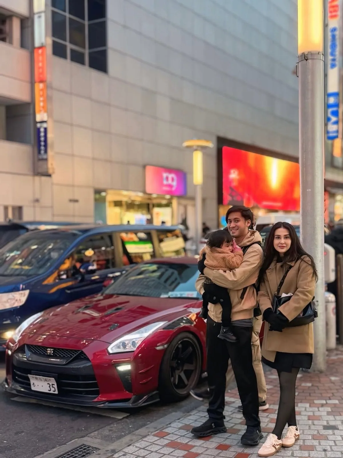 Makin Lengket! Intip 7 Gaya Couple Kevin Aprilio dan Vicy Melanie Liburan di Jepang