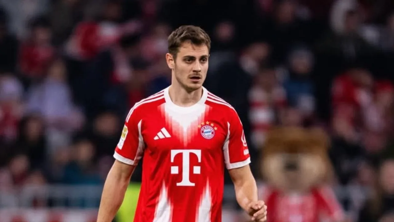 Cheat Code Lini Belakang! Josip Stanisic Buktikan Diri Sebagai 'Swiss Army Knife' Andalan Bayern Munich