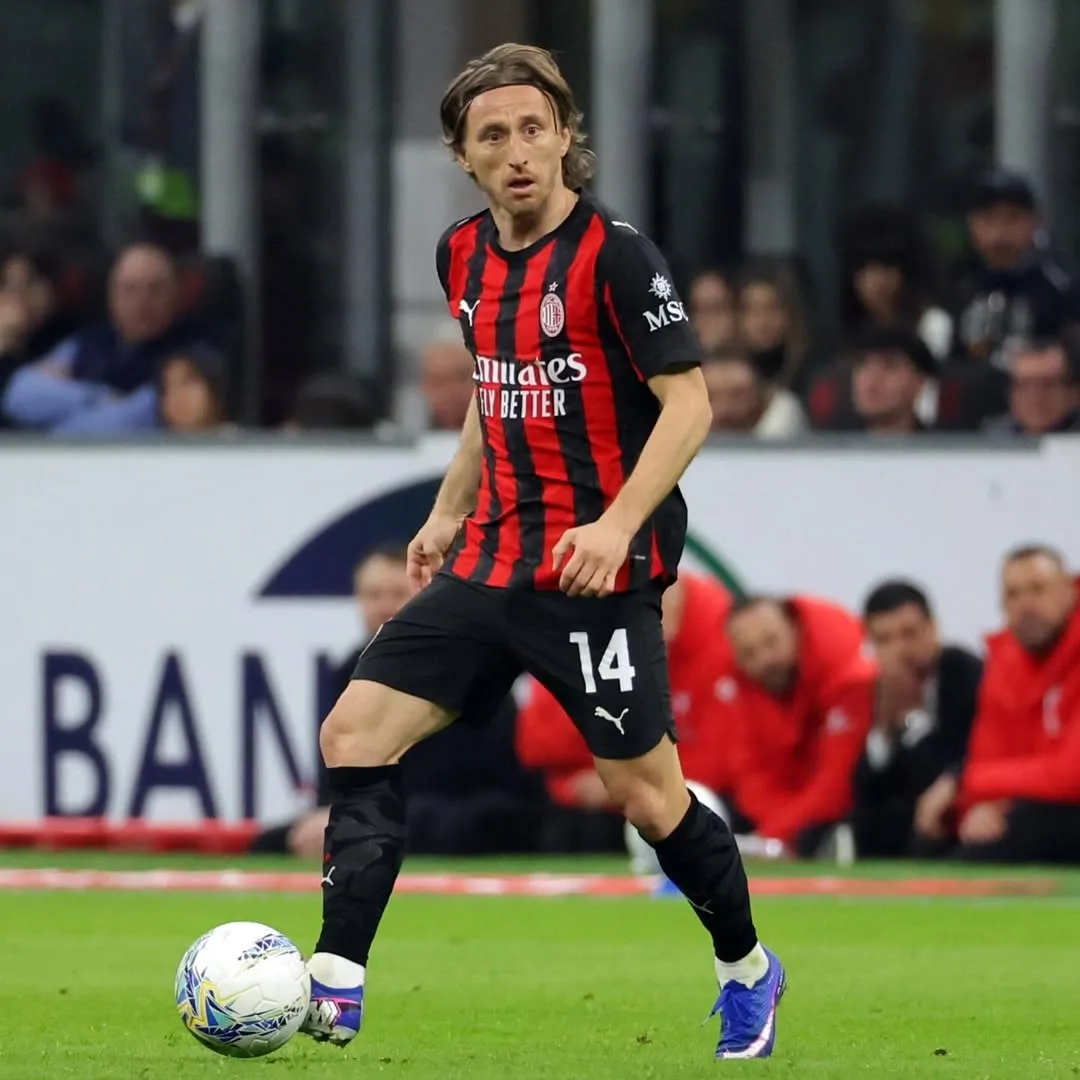 AC Milan Tersandung di Perburuan Gelar, Como Kejutkan AS Roma