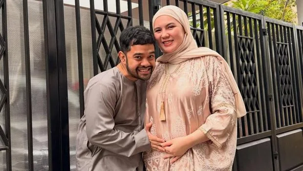 Kado Terindah Lebaran 2026: Ryan Adriandhy dan Istri Umumkan Kehamilan Pertama Setelah 4 Tahun