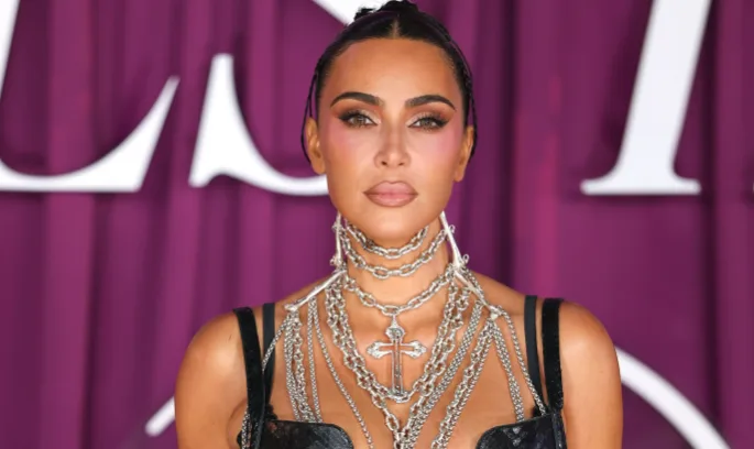 Rumor "Power Couple" Baru: Kim Kardashian Dikabarkan Dekat dengan Lewis Hamilton