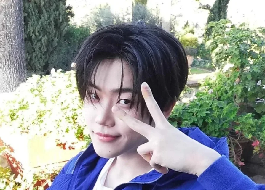 Tertangkap Telinga! Idol K-Pop Generasi 5 Yeojun Tuai Kontroversi Diduga Nge-Vape Saat Siaran Langsung