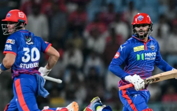 IPL Magic! Tangkapan Spektakuler Mukesh Kumar Singkirkan Rutherford dalam Duel DC vs MI 2026