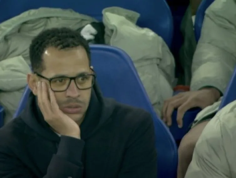 Liam Rosenior Tekankan Chelsea Harus Tampil Proaktif dan Berani Hadapi Manchester City