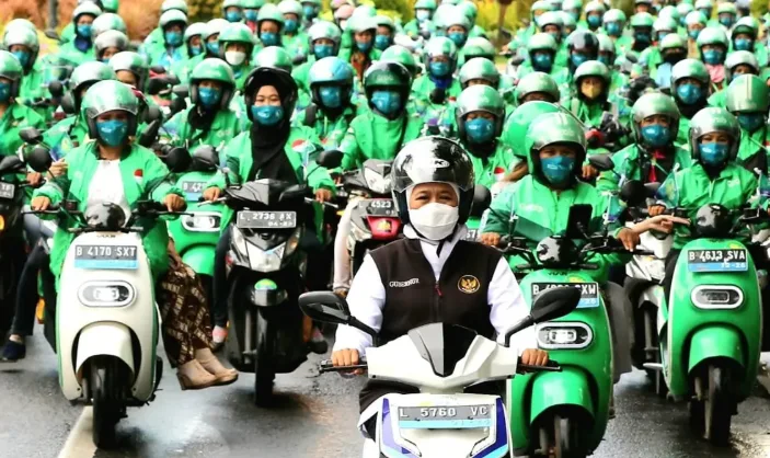 Beban Ganda Digital: Algoritma AI Abaikan Realitas Pekerja Perempuan di Indonesia