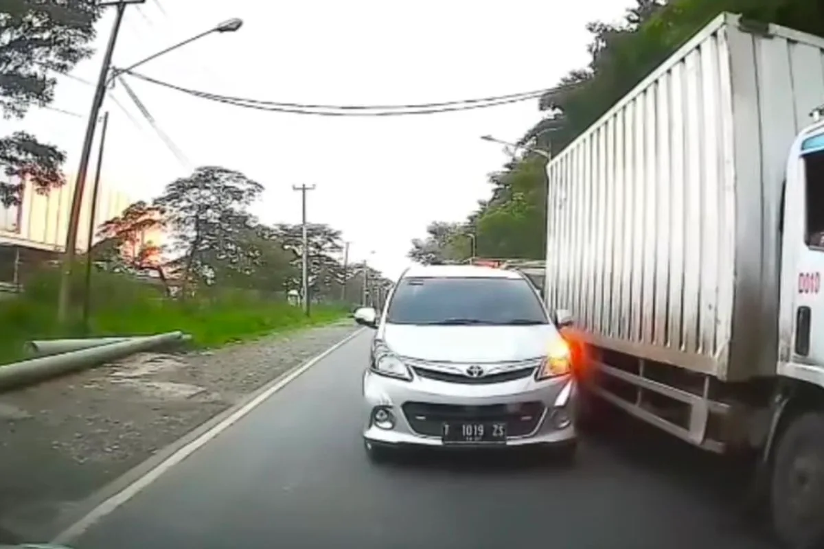 Kecelakaan Maut di Ungaran: Gagal Menyalip Truk dari Sisi Kiri, Pelajar asal Boyolali Tewas Terlindas