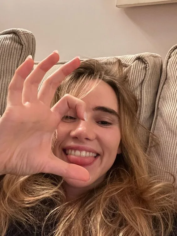 Suki Waterhouse Umumkan Album Baru 'Loveland' dan Rilis Single Retro-Pop 'Tiny Raisin'