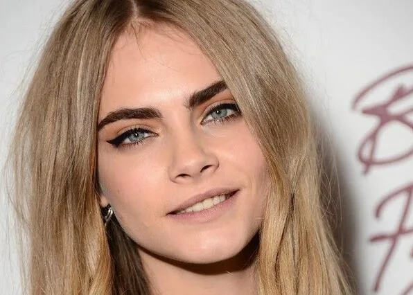 Cara Delevingne Segera Rilis Debut Musik Usai Menandatangani Kontrak dengan Warner Music