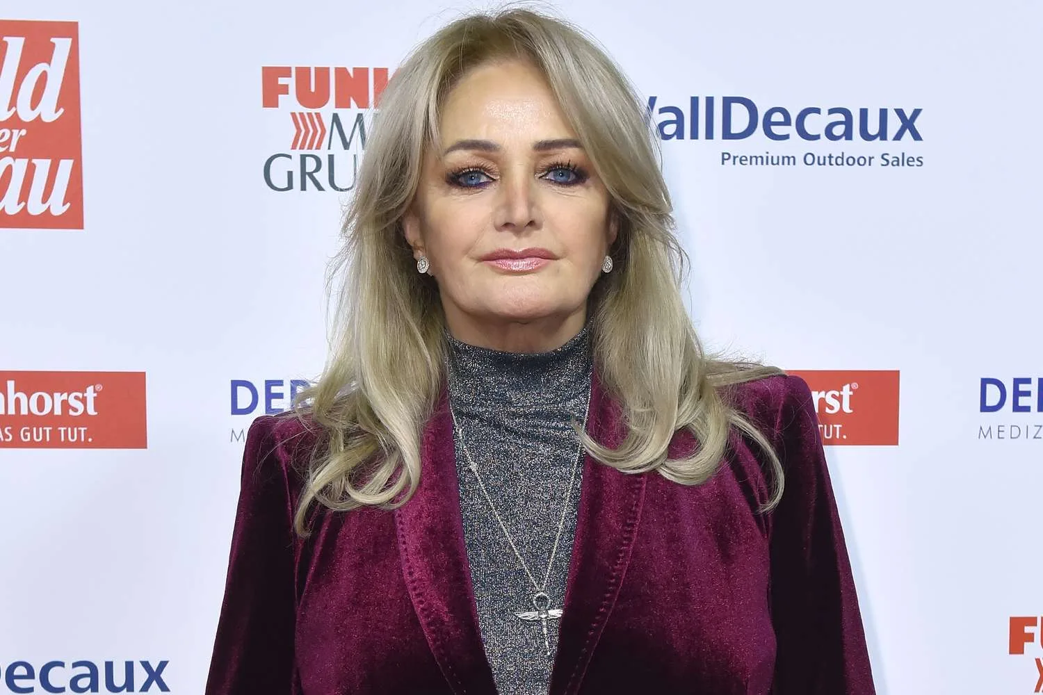 Bonnie Tyler Jalani Operasi Usus Darurat di Portugal: Kondisi Stabil dan Sedang Masa Pemulihan