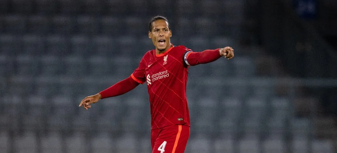 Tekanan Intoleran di Anfield: Media Nasional Sebut Arne Slot di Ambang Kehancuran Pasca Dibantai Aston Villa 4-2
