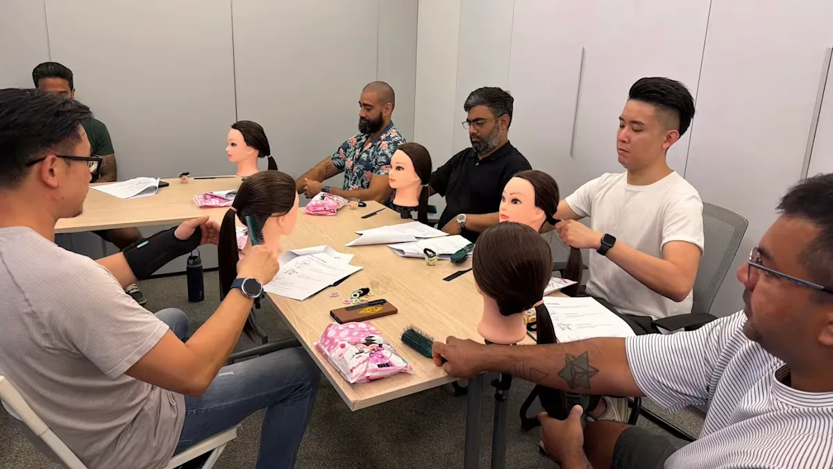 Dads and Braids: Ketika Ayah Belajar Menata Rambut Putri demi Mengikis Stereotip Pengasuhan