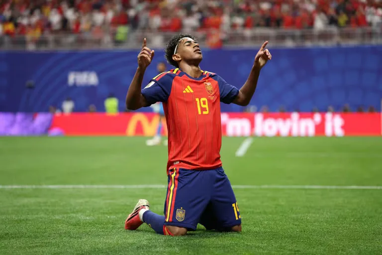Spanyol Bangkit: Oyarzabal dan Yamal Hancurkan Arab Saudi 4-0