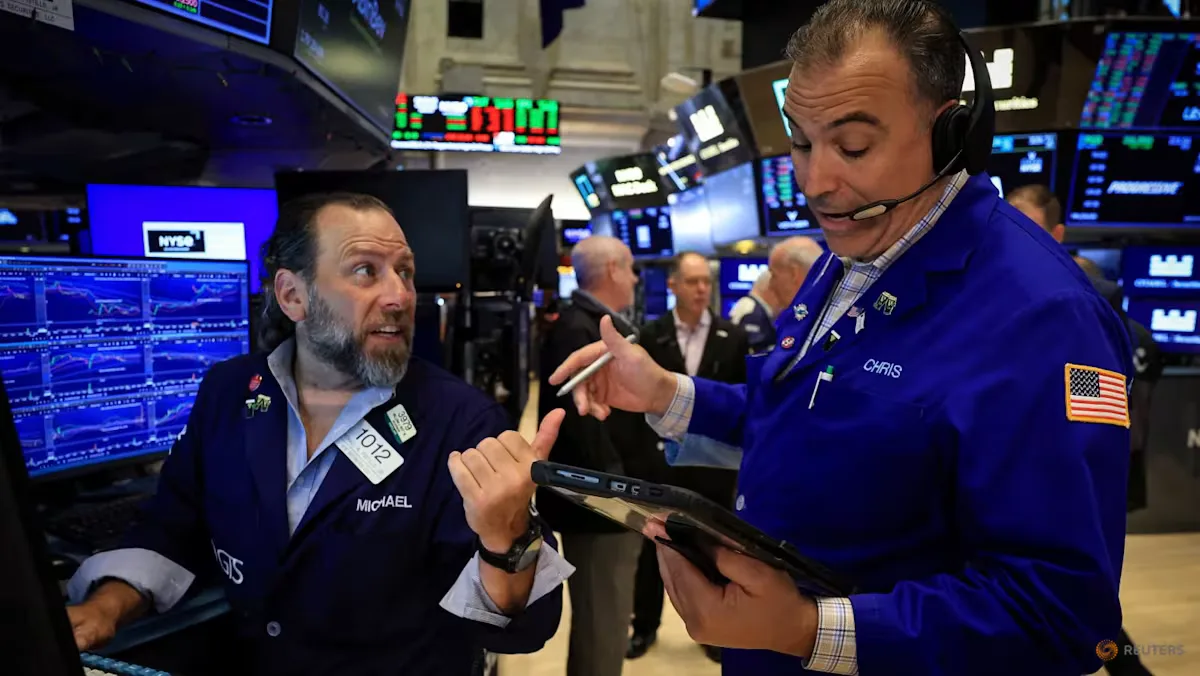 Harga Minyak Brent Jeblok di Bawah US$75, Wall Street Tertekan Aksi Jual Saham Teknologi