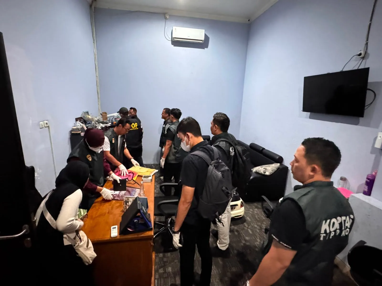 Kortastipidkor Geledah Empat Lokasi Terkait Impor Ponsel Bekas Ilegal