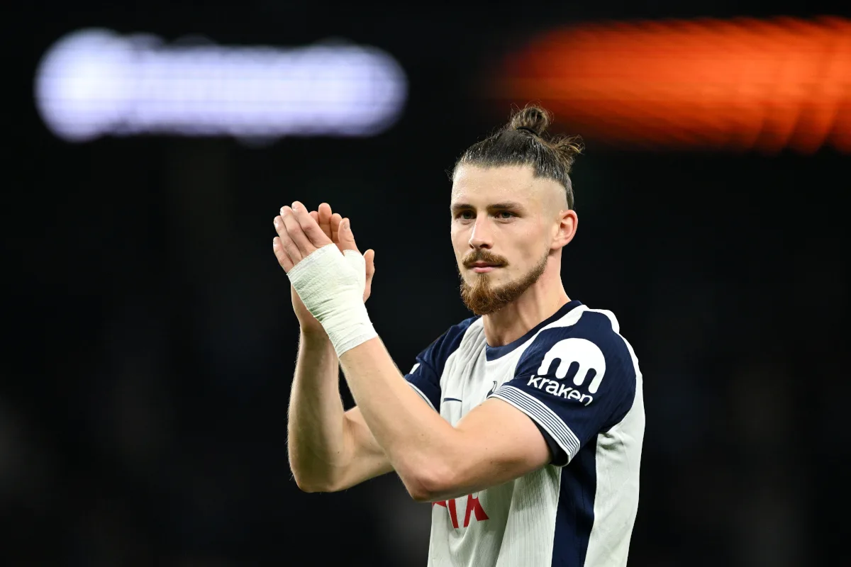 Dragusin Kembali ke Serie A: Bek Tottenham Jalani Tes Medis di Fiorentina