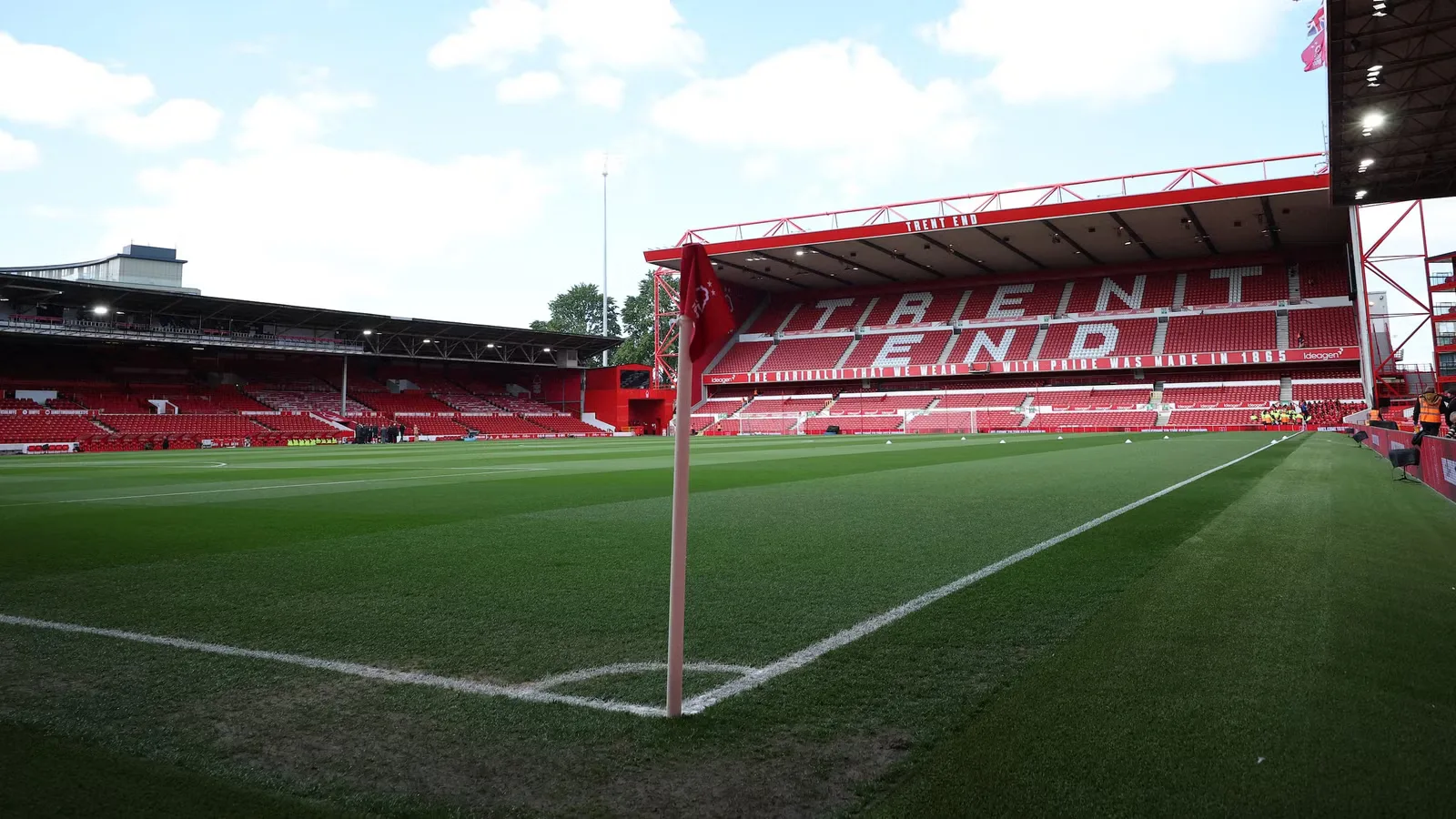 Gelandang Tottenham Lucas Bergvall Pilih Nottingham Forest Ketimbang Newcastle