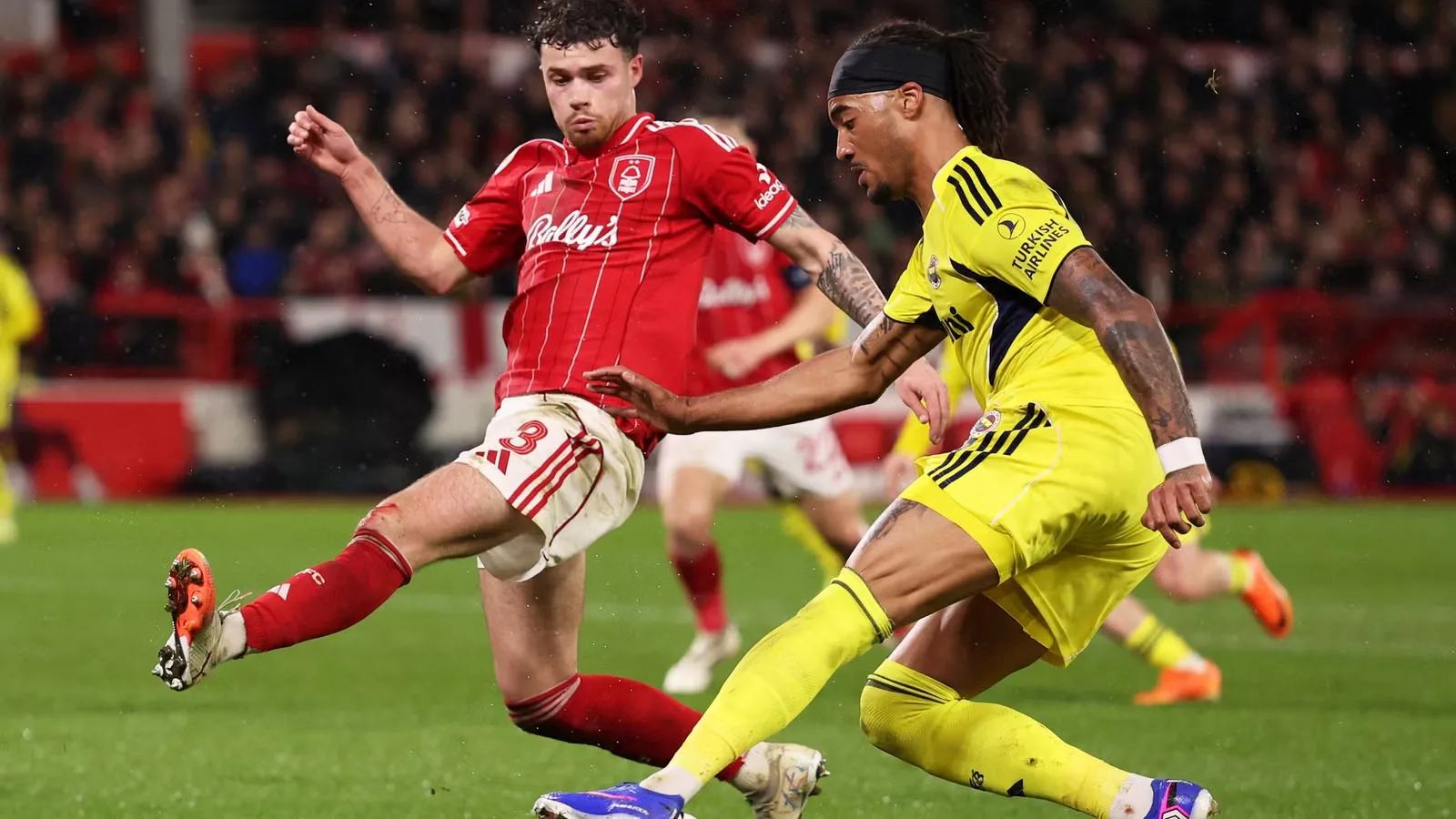 Manchester United Incar Bek Kiri Fenerbahce, Archie Brown Jadi Alternatif Murah