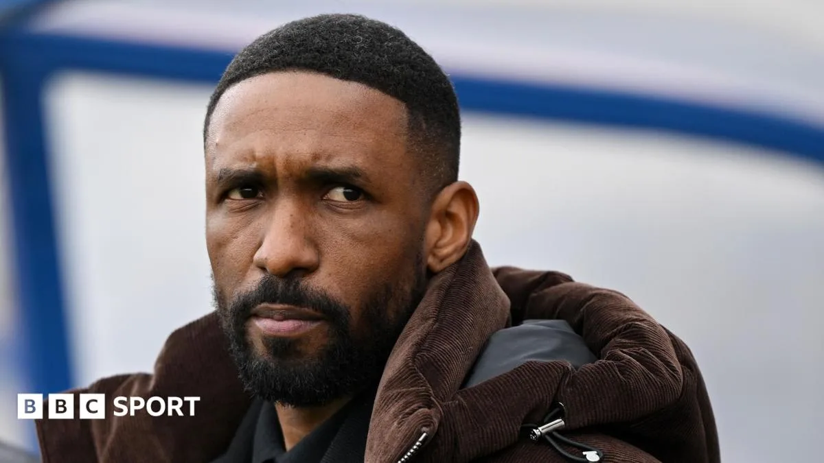 Defoe Tinggalkan Woking setelah Hanya Empat Bulan, Direktur Ungkap Kekhawatiran di Balik Layar