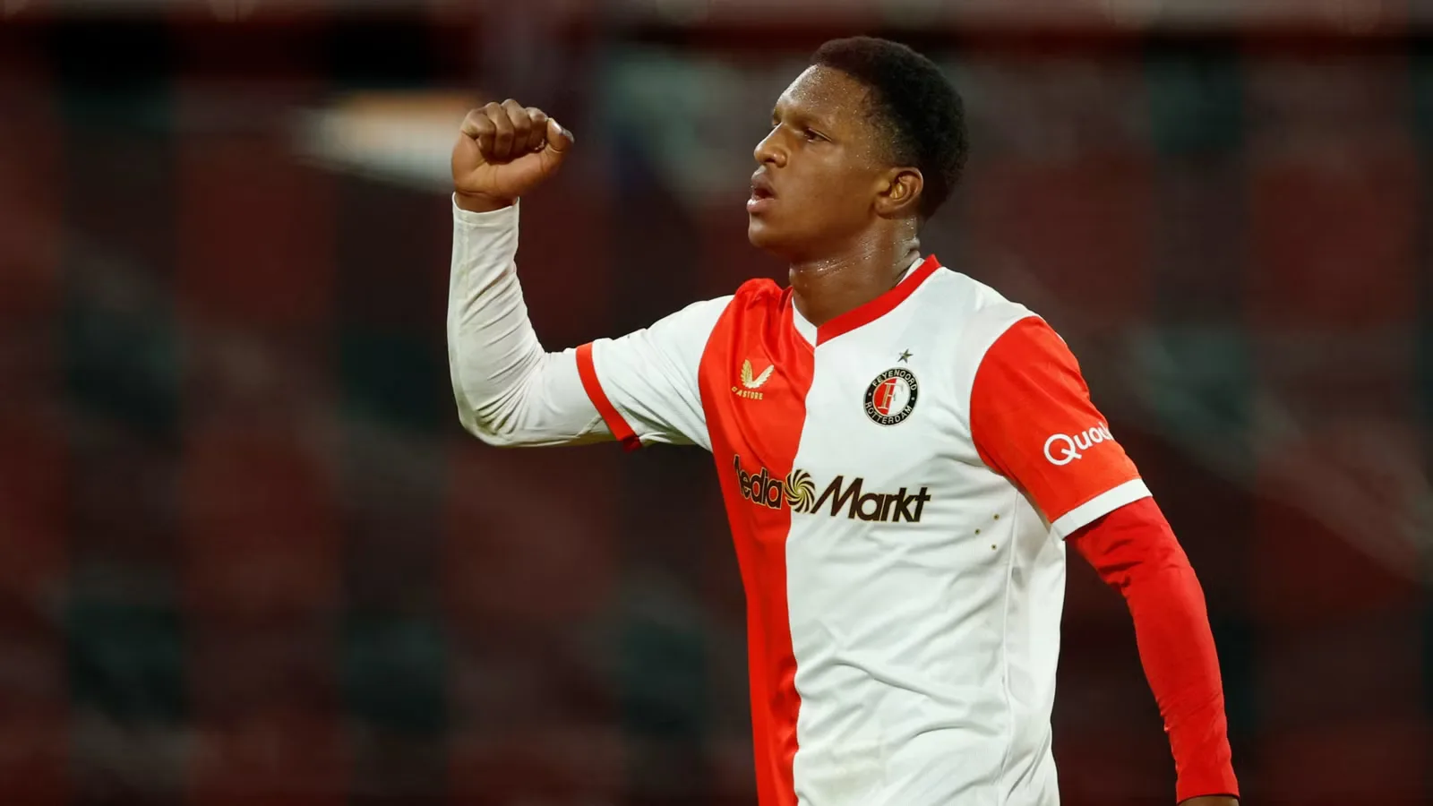 Nottingham Forest Kirim Tawaran Baru €20 Juta untuk Bek Sayap Feyenoord