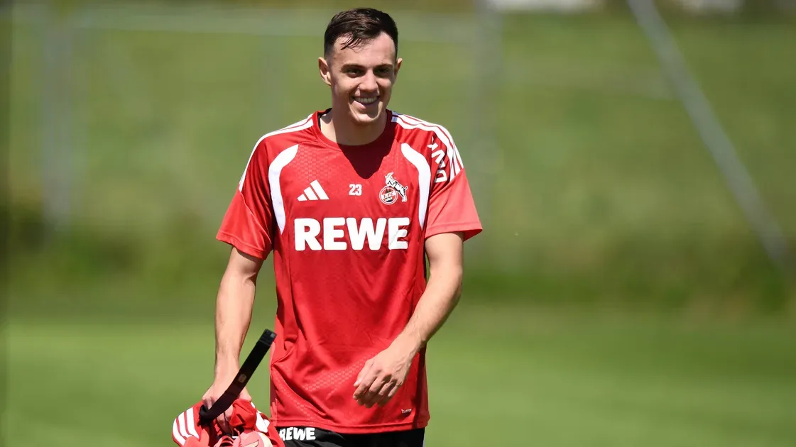 Cologne Gaet Gelandang Australia Paul Okon-Engstler: Pewaris Tradisi Sepak Bola Keluarga