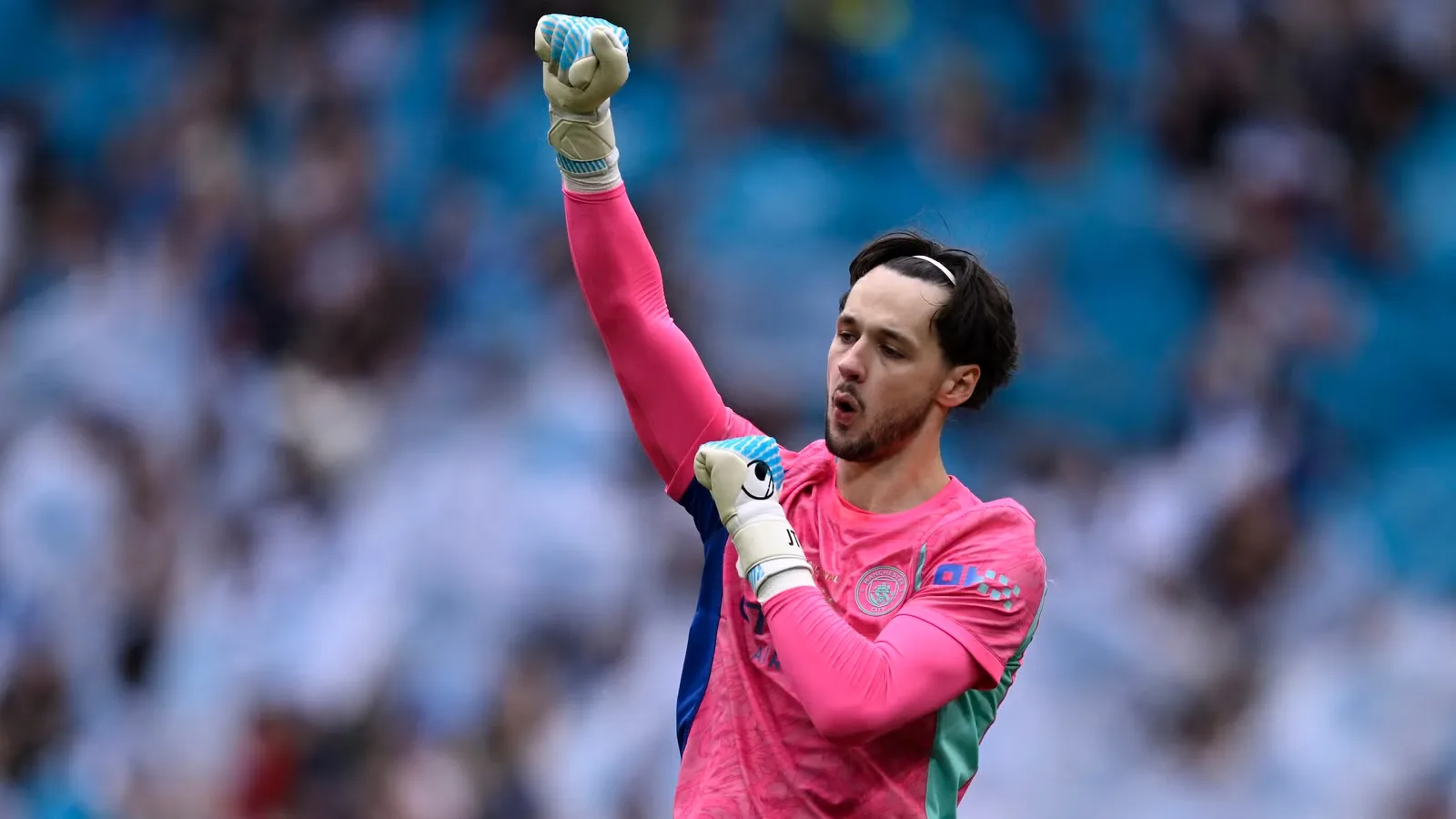 Brandt versus Trafford: Dilema Transfer Leeds yang Lebih dari Sekadar Kiper