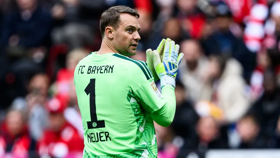 Manuel Neuer Beri Sinyal Pensiun: Musim Depan Mungkin yang Terakhir