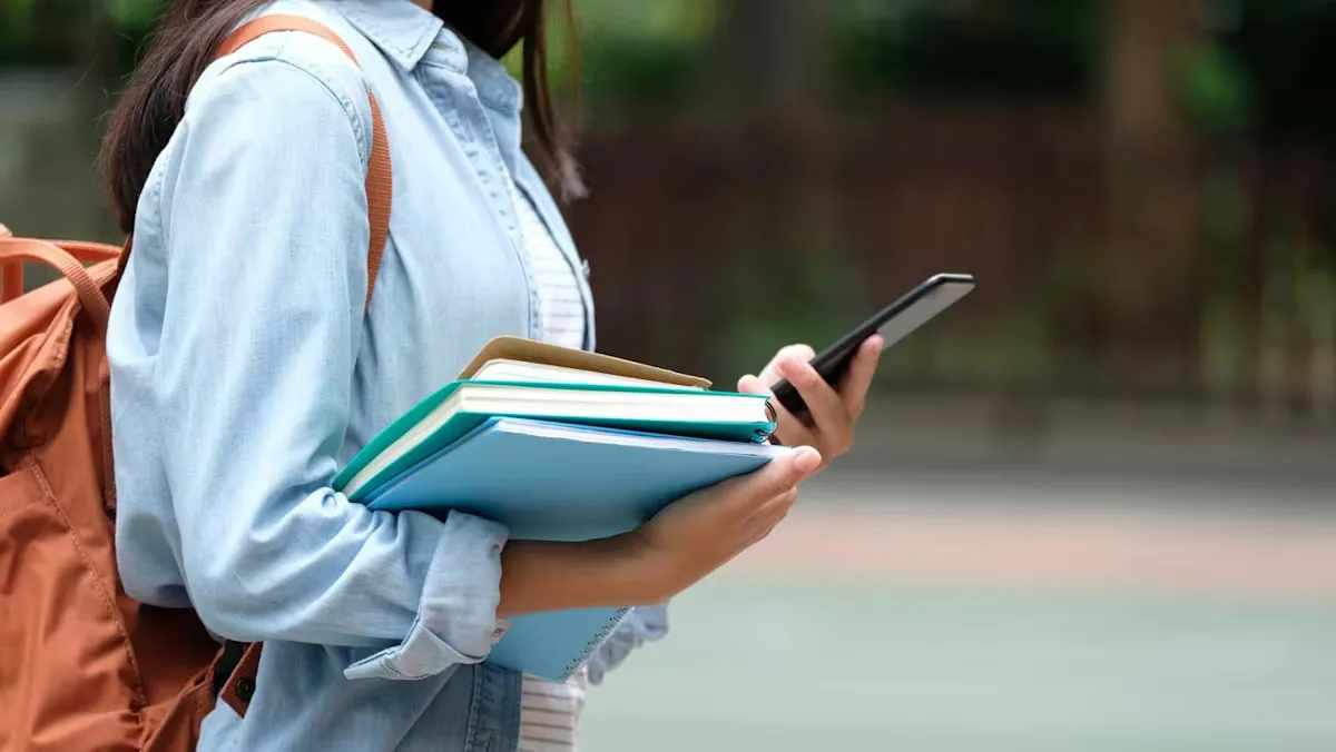 Filipina Siap Larang Media Sosial untuk Anak di Bawah 16 Tahun: Antara Melindungi atau Menjerumuskan?