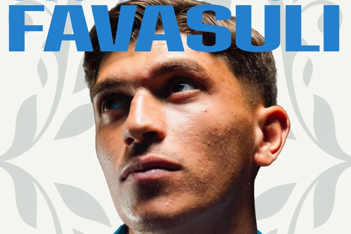 Napoli Resmi Rekrut Favasuli €7,5 Juta: Sinyal Ambisi di Tengah Badai Cedera