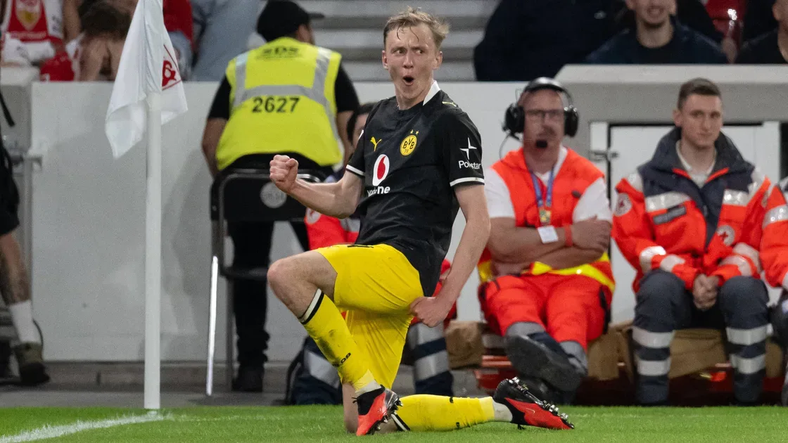 Dortmund Tops Bundesliga with Perfect Start, Bayern Stumbles