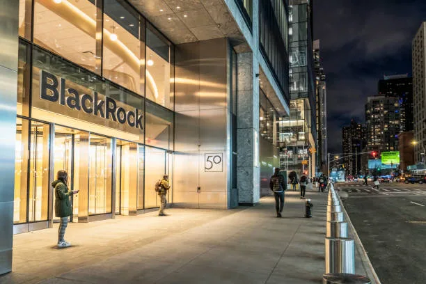 Strategi Hedging BlackRock: Agresi Opsi S&P 500 di Tengah Volatilitas Makro