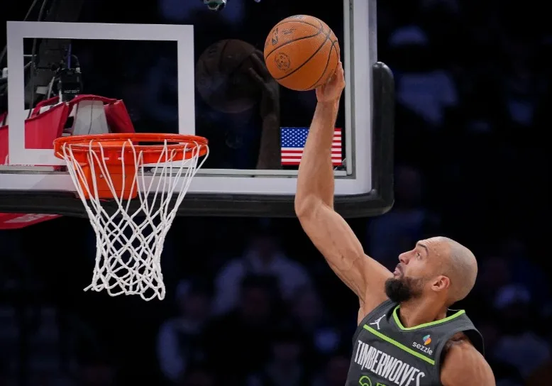 Pertahanan Wolves Rapuh! Rudy Gobert Disanksi Satu Laga Akibat Insiden di Lapangan