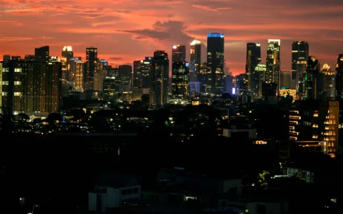 Sorotan Dunia: Indonesia Naikkan 'Fuel Surcharge', Tiket Pesawat Domestik Terimbas Krisis Teluk