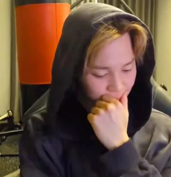 Siaran Langsung Terbaru Jimin BTS Picu Kekhawatiran Besar, Tangan Terlihat Gemetar