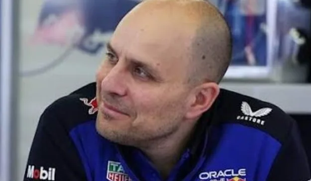 Luka Dalam: McLaren Bajak Personel Kunci Red Bull, Pukulan Telak bagi Verstappen
