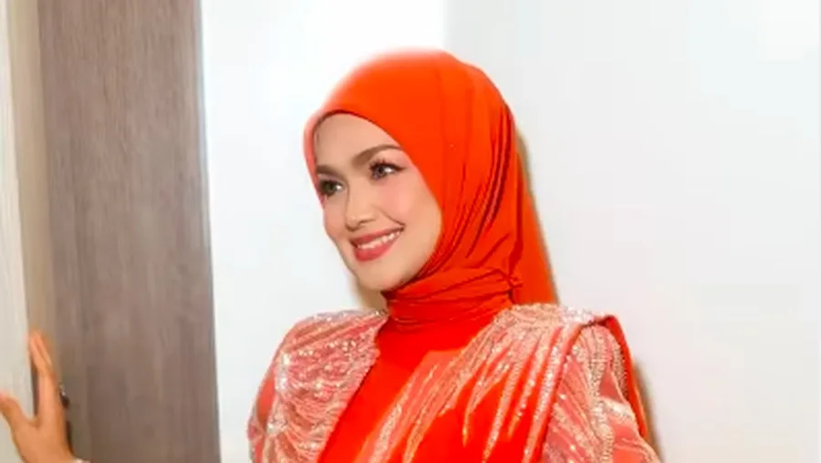 Sempat Bikin Gempar karena Mobil Ringsek Parah, Siti Nurhaliza Pastikan Kondisinya Aman Usai Kecelakaan Beruntun