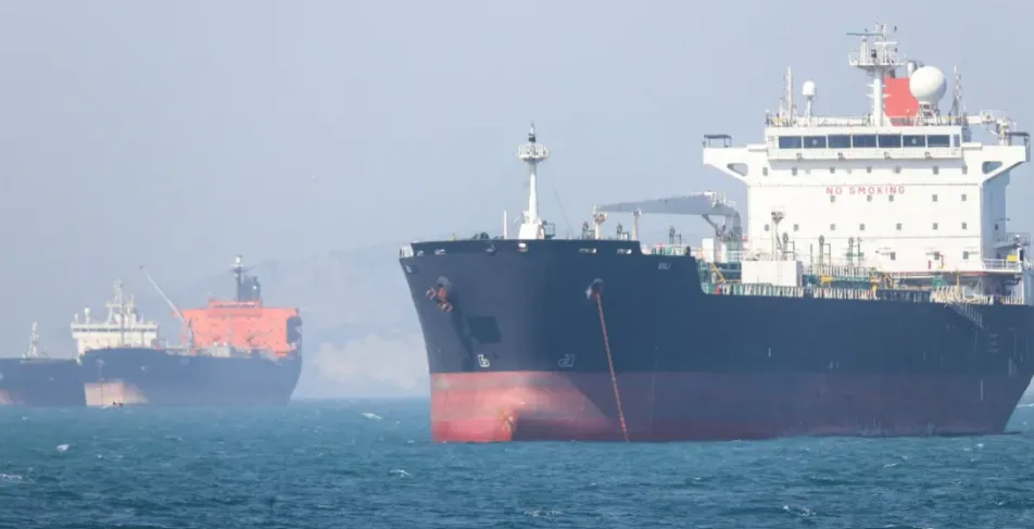 Konfrontasi Selat: Kapal Perang AS dan Iran Terlibat Insiden di Hormuz, Pertegas Kedaulatan Navigasi Maritim