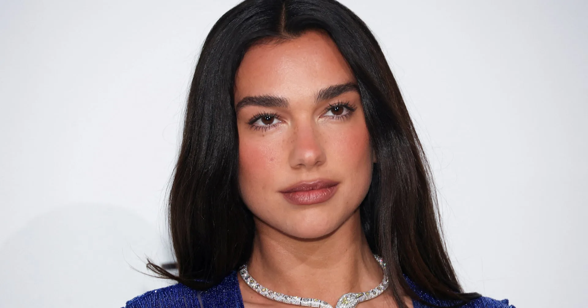 Dua Lipa Gugat Samsung $15 Juta: Tuding Penggunaan Foto Tanpa Izin pada Kemasan Produk TV