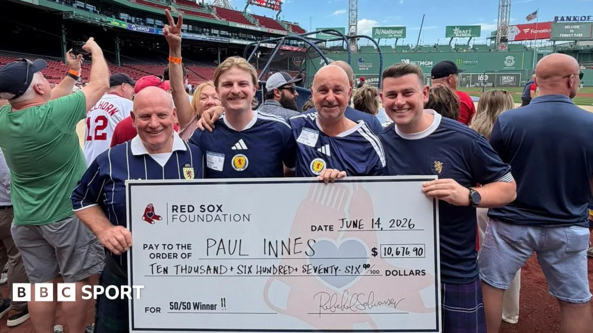Empat Suporter Skotlandia Bawa Pulang Rp140 Juta dari Undian Boston Red Sox