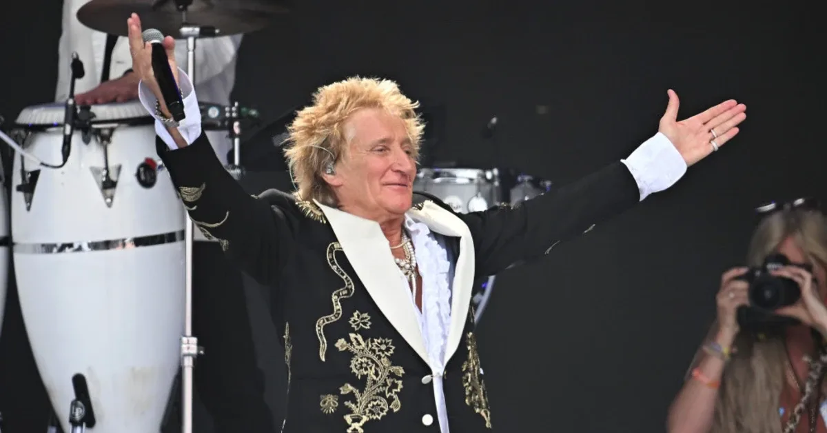 Rod Stewart Terpaksa Pakai Oksigen di Atas Panggung, Fans Kecewa Berat