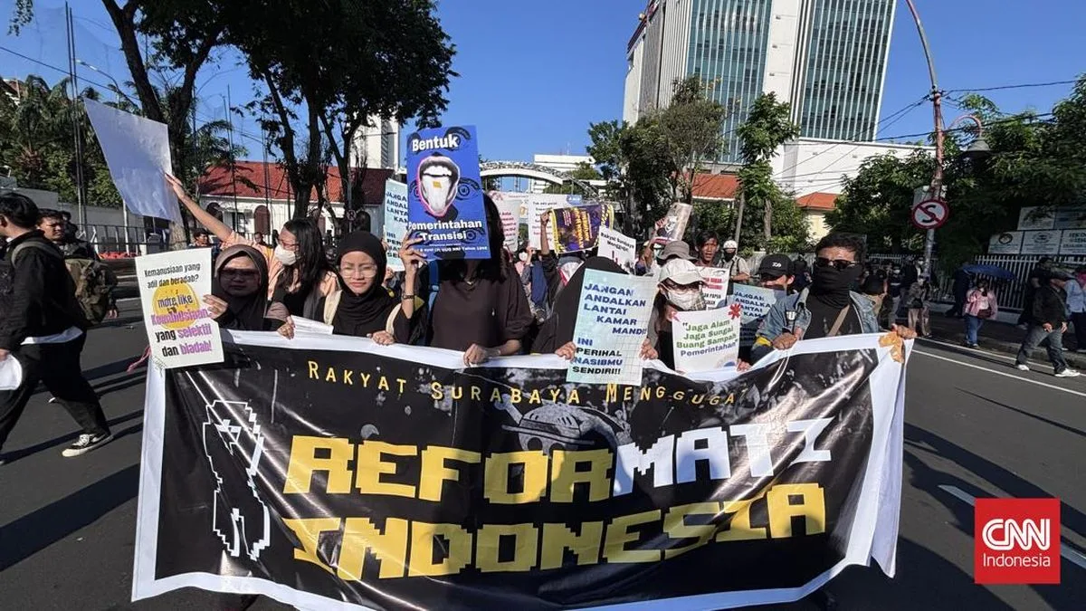 Ratusan Massa di Surabaya Gugat 9 Kegagalan Pemerintahan Prabowo-Gibran