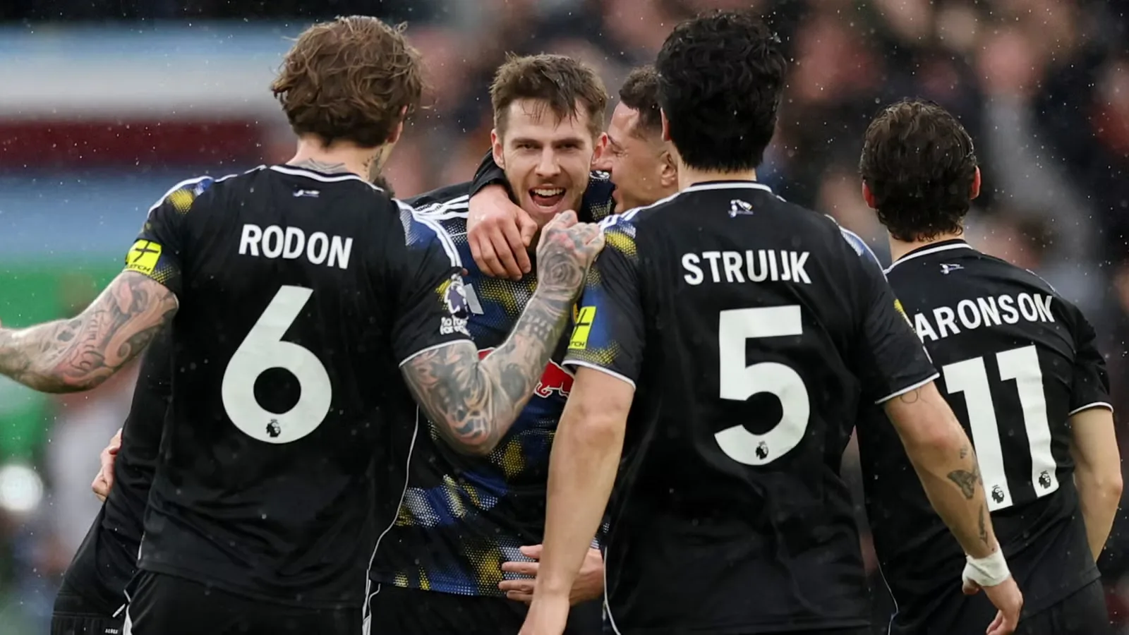 Leeds United Ajukan Tawaran Final untuk Shea Charles, Incar Gelandang Berprofil Stach