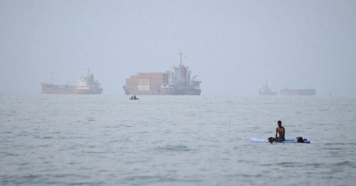 Negosiasi Iran-Oman untuk Buka Selat Hormuz: Jalan Baru atau Jebakan Geopolitik?