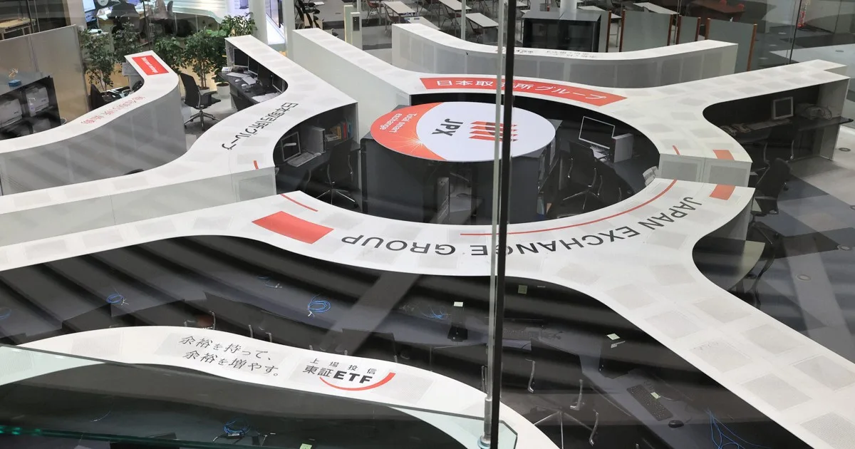 Bursa Tokyo Ditutup Bervariasi: Saham Teknologi Tertekan, Harapan Kesepakatan Hormuz dan Laba Solid Menahan Koreksi